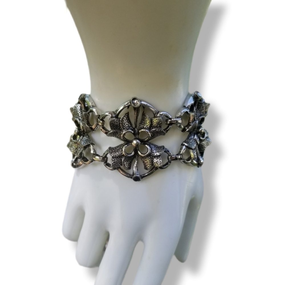 VINTAGE ANTIQUED SILVERTONE FLORAL DESIGN PANEL STYLE CHAIN BRACELET
